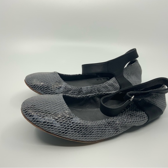 TSUBO‎ leather flats. - Picture 2 of 14